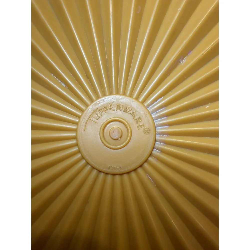 Vintage‎ Tupperware 839-3 Harvest Gold Square Replacement Lid Sunburst Pattern